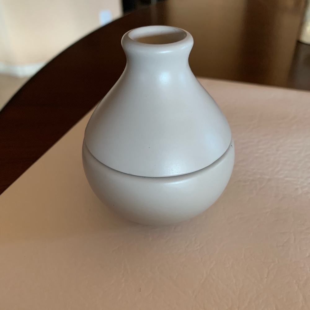 KKW Fragrance x Jeff Leatham. Scent “Jasmine Air”
